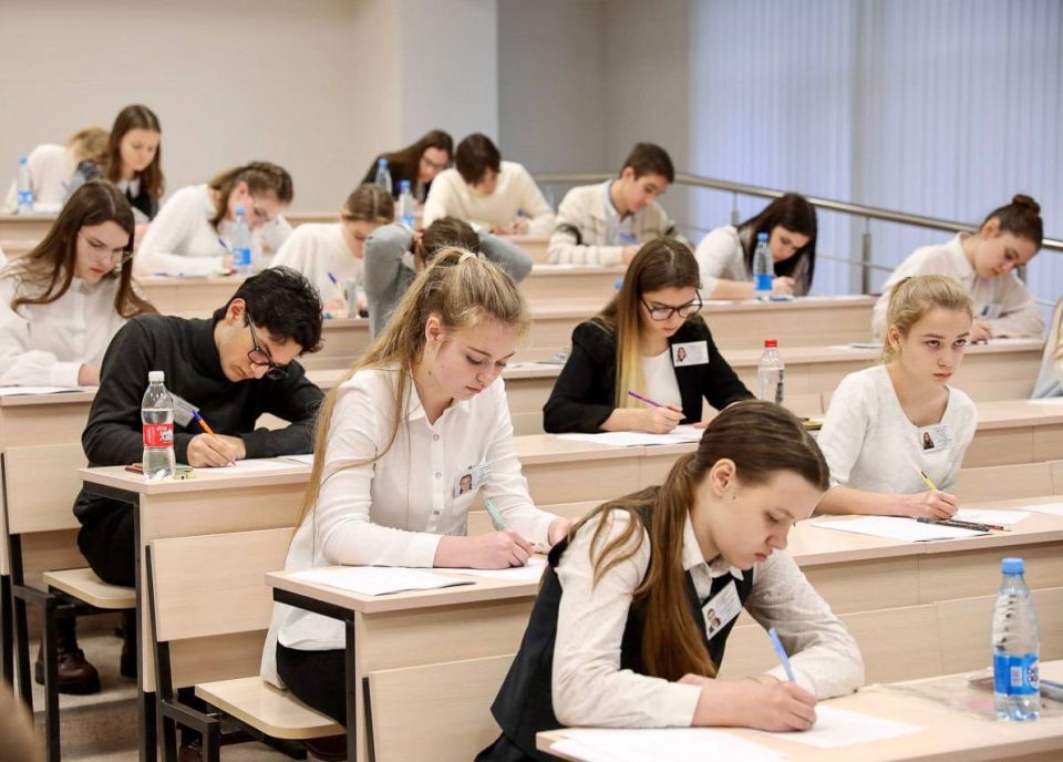 Юные читинцы стали лучшими на региональном этапе Всероссийской олимпиады школьников по китайскому языку и обществознанию