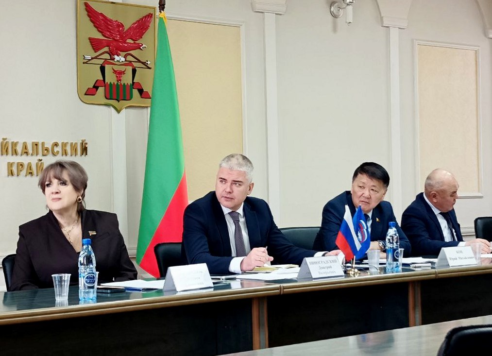 Сегодня, 16 февраля, на президиуме фракции "Единая Россия" партийный актив Советов Газимуро-Заводского, Нерчинско-Заводского и Чернышевского округов заявил о необходимости политпросвещения Сегодня, 16 февраля, на президиуме фракции "Единая Россия" партийный актив Советов Газимуро-Заводского, Нерчинско-Заводского и Чернышевского округов заявил о необходимости политпросвещения