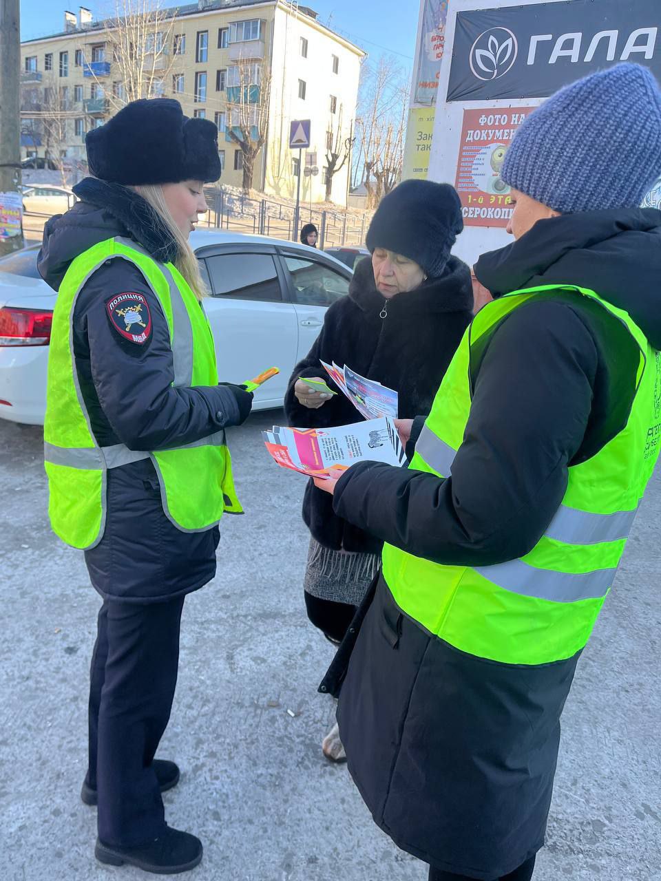 В г. Могоча автоинспекторы и представители общественного совета при МО МВД России "Могочинский" провели акцию "Пешеход" В г. Могоча автоинспекторы и представители общественного совета при МО МВД России "Могочинский" провели акцию "Пешеход"