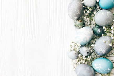 Как сделать мраморные пасхальные яйца: удивительный способ, который вас впечатлит