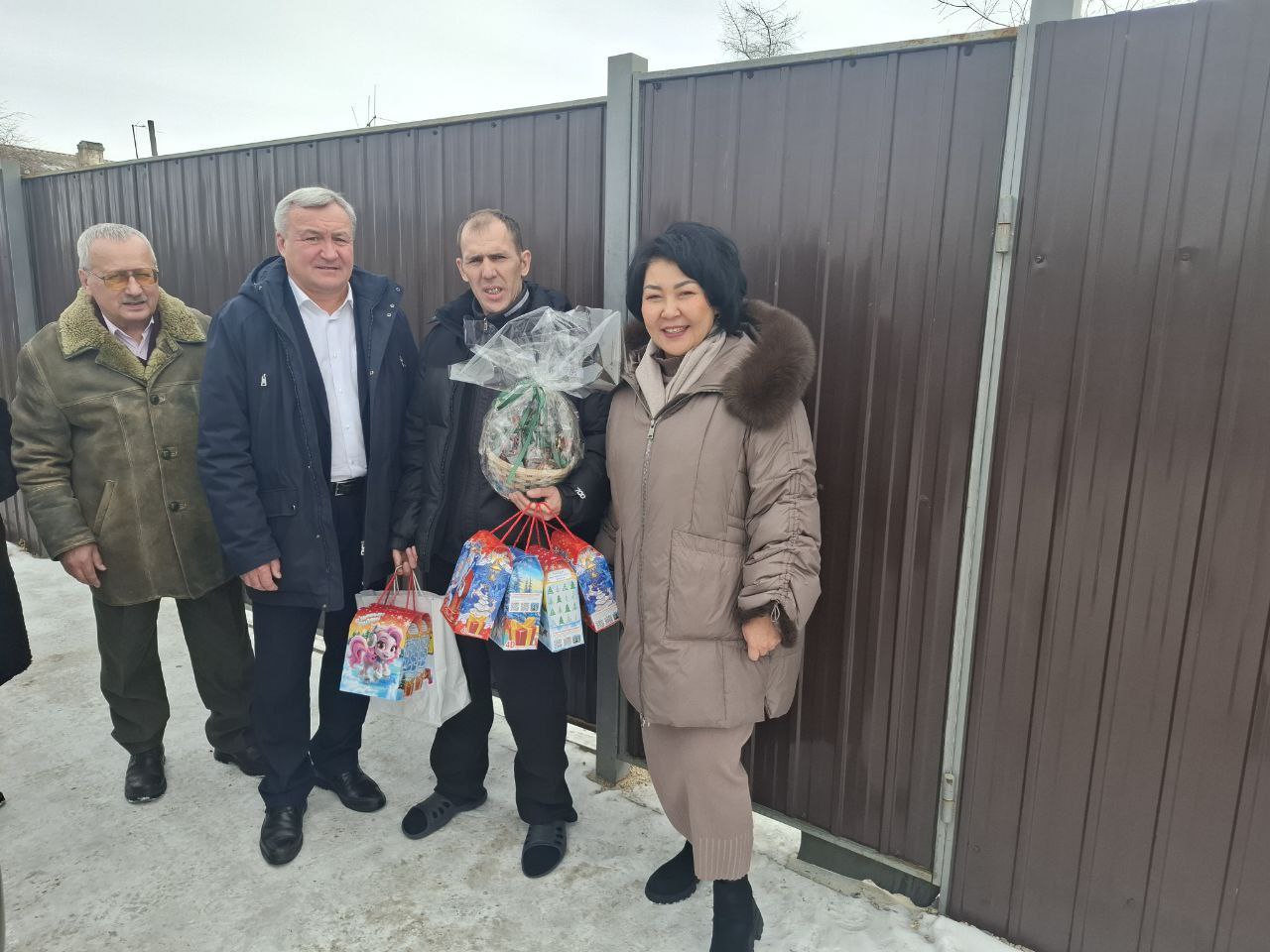 Аягма Ванчикова в Смоленке поздравила участников СВО с Днем защитника Отечества Аягма Ванчикова в Смоленке поздравила участников СВО с Днем защитника Отечества