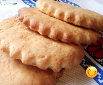 Как вернуть вкус детства: простой рецепт молочных коржиков