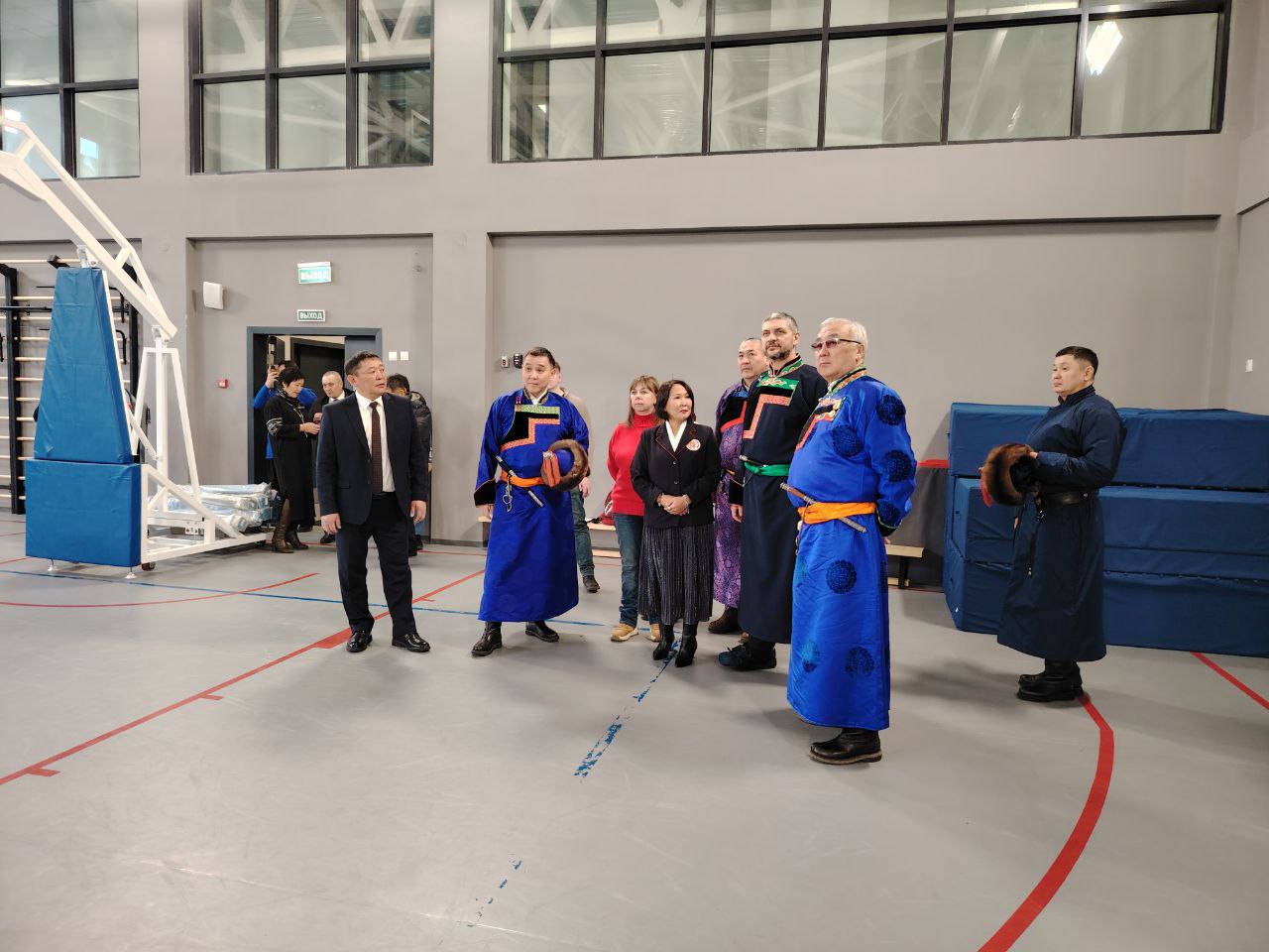 Александр Осипов осмотрел новую школу посёлка Агинское Александр Осипов осмотрел новую школу посёлка Агинское