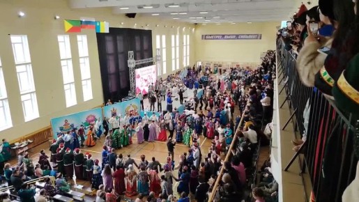 Праздник на двух языках. В посёлке Агинское стартовал большой краевой фестиваль «Сагаалган в России начинается с Аги» Площадкой большого праздника стала местная школа олимпийского резерва