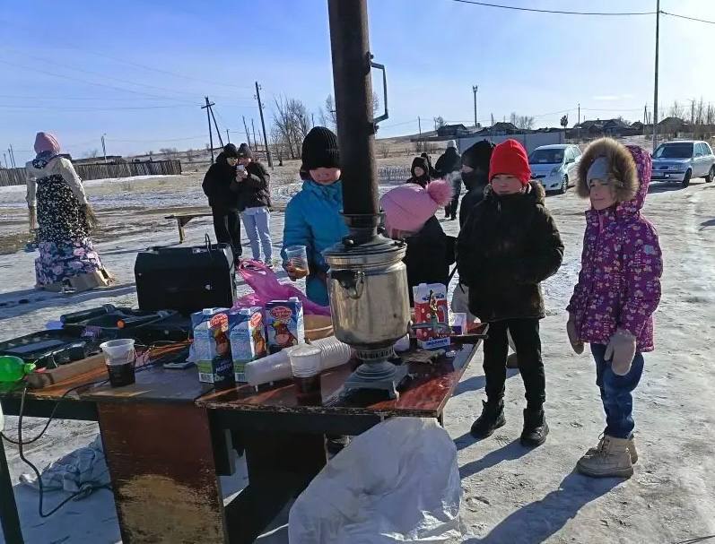 Ещё одни масленичные народные гуляния прошли сегодня поселке ЧЭС Черновского района Ещё одни масленичные народные гуляния прошли сегодня поселке ЧЭС Черновского района