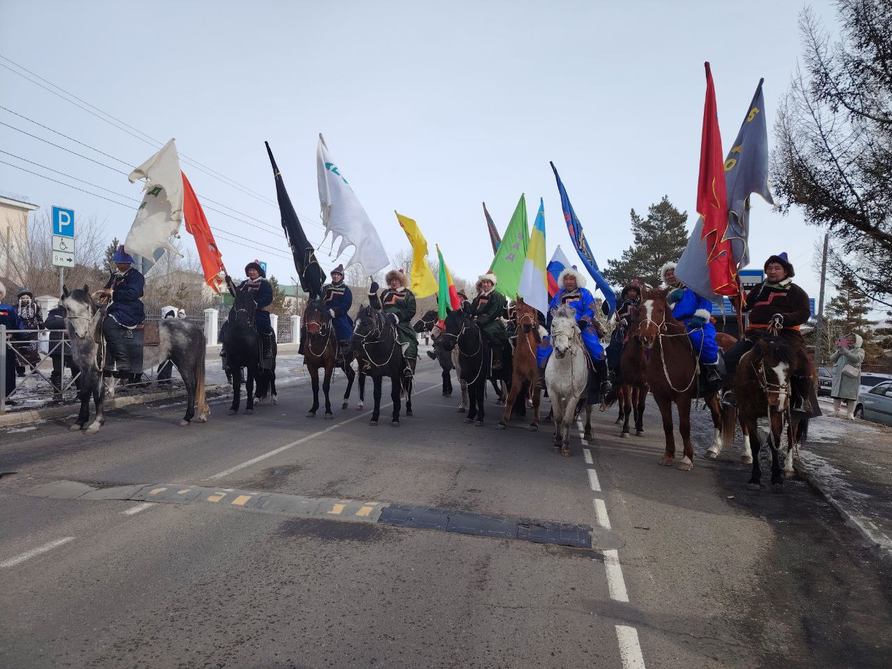 Праздник на двух языках. В посёлке Агинское стартовал большой краевой фестиваль «Сагаалган в России начинается с Аги» Площадкой большого праздника стала местная школа олимпийского резерва Праздник на двух языках. В посёлке Агинское стартовал большой краевой фестиваль «Сагаалган в России начинается с Аги» Площадкой большого праздника стала местная школа олимпийского резерва
