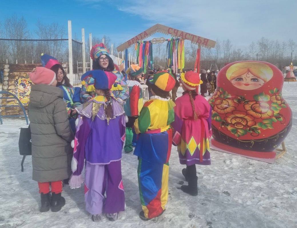 В поселке Восточный на площадке МСК «Шахтер» состоялись «Масленица дружбы», фестиваль подворий «Круг гостеприимства» и праздничная ярмарка В поселке Восточный на площадке МСК «Шахтер» состоялись «Масленица дружбы», фестиваль подворий «Круг гостеприимства» и праздничная ярмарка