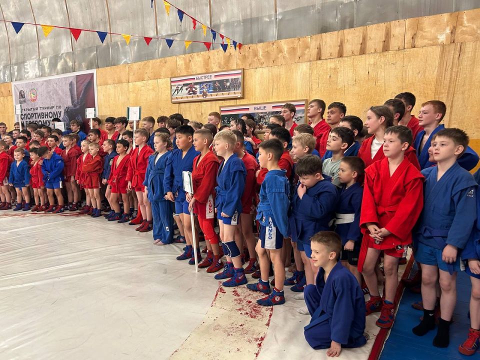 II открытый турнир по спортивному и боевому самбо памяти «Героев - разведчиков 36-й гвардейской мотострелковой Лозовской Краснознаменной бригады проходит сегодня в Борзе