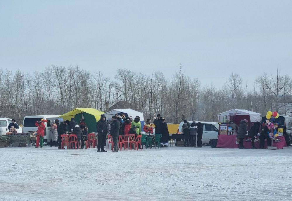 В поселке Восточный на площадке МСК «Шахтер» состоялись «Масленица дружбы», фестиваль подворий «Круг гостеприимства» и праздничная ярмарка В поселке Восточный на площадке МСК «Шахтер» состоялись «Масленица дружбы», фестиваль подворий «Круг гостеприимства» и праздничная ярмарка
