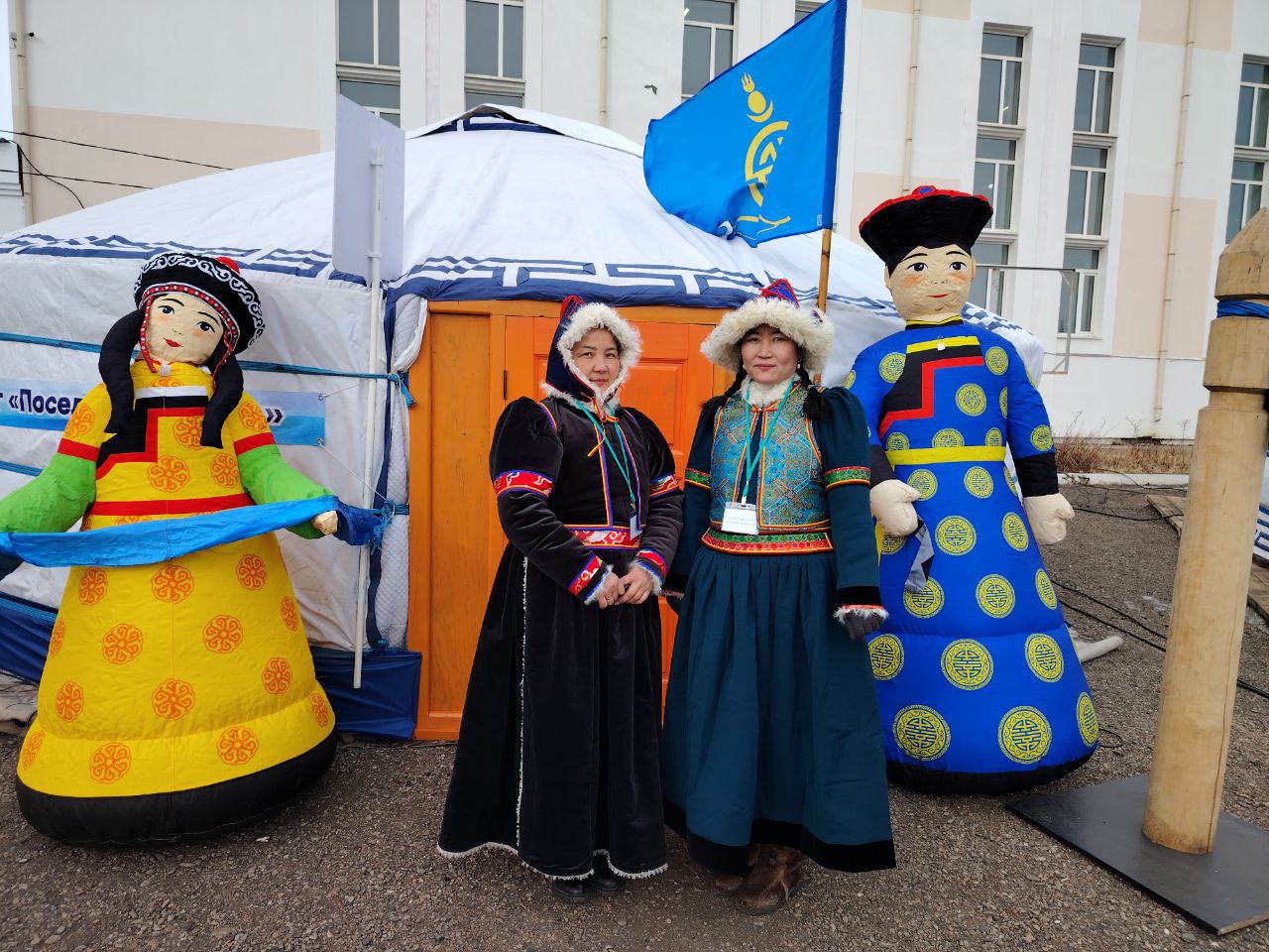 Праздник на двух языках. В посёлке Агинское стартовал большой краевой фестиваль «Сагаалган в России начинается с Аги» Площадкой большого праздника стала местная школа олимпийского резерва Праздник на двух языках. В посёлке Агинское стартовал большой краевой фестиваль «Сагаалган в России начинается с Аги» Площадкой большого праздника стала местная школа олимпийского резерва