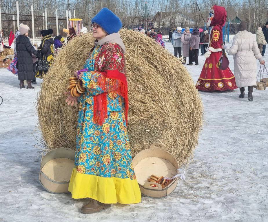 В поселке Восточный на площадке МСК «Шахтер» состоялись «Масленица дружбы», фестиваль подворий «Круг гостеприимства» и праздничная ярмарка В поселке Восточный на площадке МСК «Шахтер» состоялись «Масленица дружбы», фестиваль подворий «Круг гостеприимства» и праздничная ярмарка