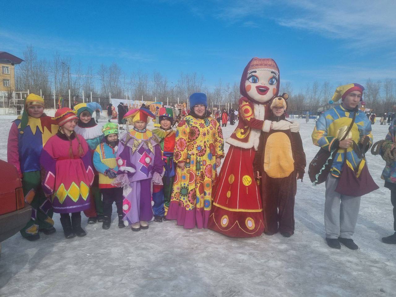 В поселке Восточный на площадке МСК «Шахтер» состоялись «Масленица дружбы», фестиваль подворий «Круг гостеприимства» и праздничная ярмарка В поселке Восточный на площадке МСК «Шахтер» состоялись «Масленица дружбы», фестиваль подворий «Круг гостеприимства» и праздничная ярмарка