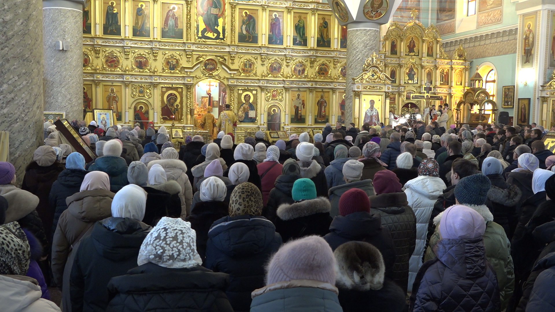 В Чите в Кафедральном соборе Казанской иконы Божией Матери прошла Божественная литургия о прощении согрешений