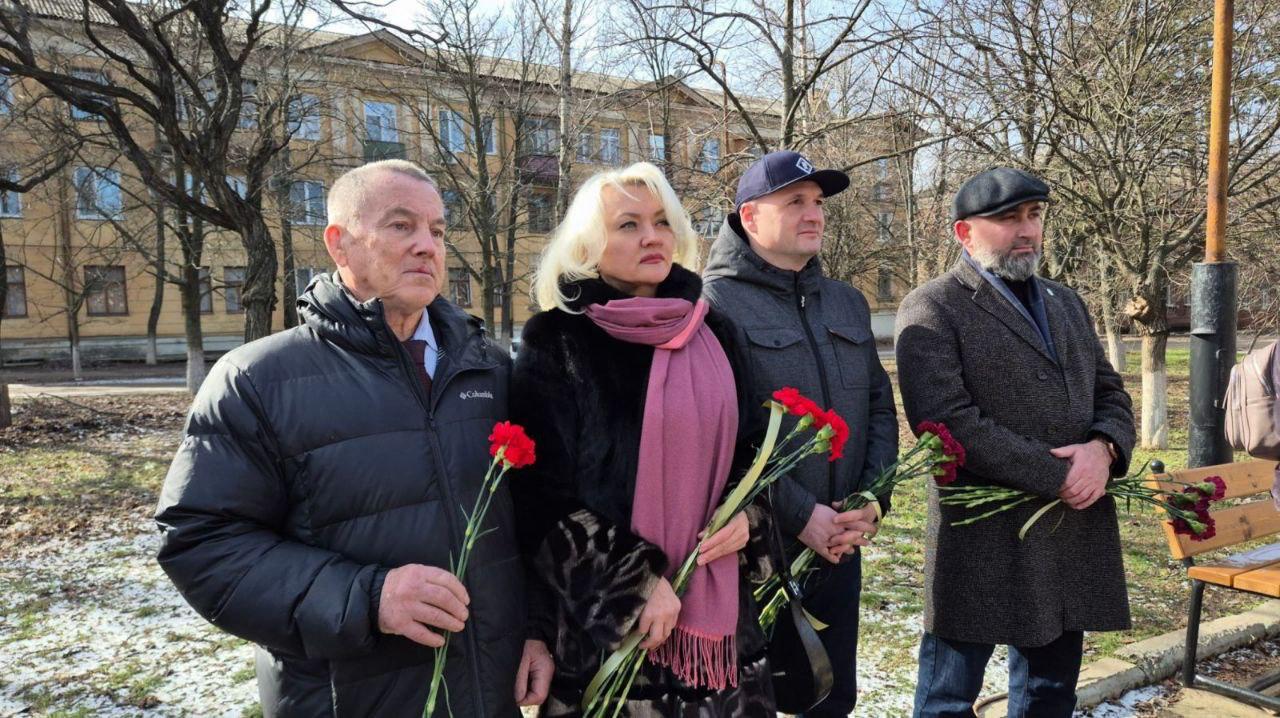 Председатель Совета ветеранской организации прокуратуры Забайкальского края Валерий Попов в поселке городского типа Новый Свет Старобешевского муниципального округа Донецкой Народной Республике принял участие в концертной... Председатель Совета ветеранской организации прокуратуры Забайкальского края Валерий Попов в поселке городского типа Новый Свет Старобешевского муниципального округа Донецкой Народной Республике принял участие в концертной...