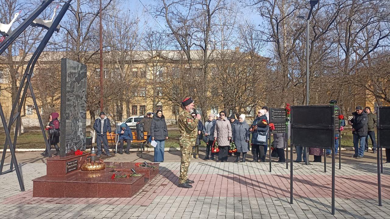 Председатель Совета ветеранской организации прокуратуры Забайкальского края Валерий Попов в поселке городского типа Новый Свет Старобешевского муниципального округа Донецкой Народной Республике принял участие в концертной... Председатель Совета ветеранской организации прокуратуры Забайкальского края Валерий Попов в поселке городского типа Новый Свет Старобешевского муниципального округа Донецкой Народной Республике принял участие в концертной...