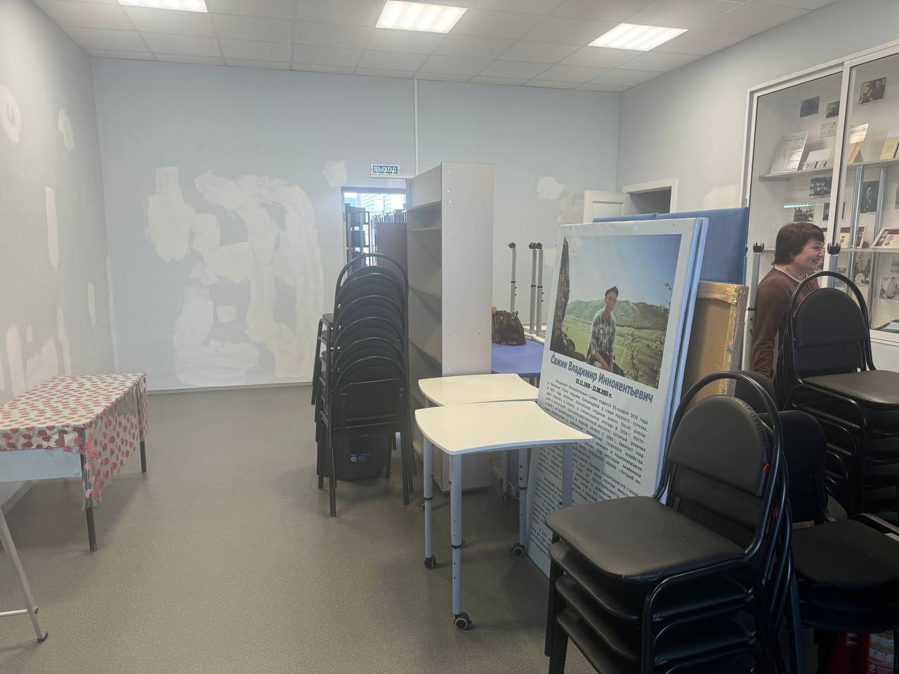 Вместе с депутатом Законодательного Собрания Забайкальского края Петром Мункуевым проверили ремонт библиотеки в Кыре Вместе с депутатом Законодательного Собрания Забайкальского края Петром Мункуевым проверили ремонт библиотеки в Кыре