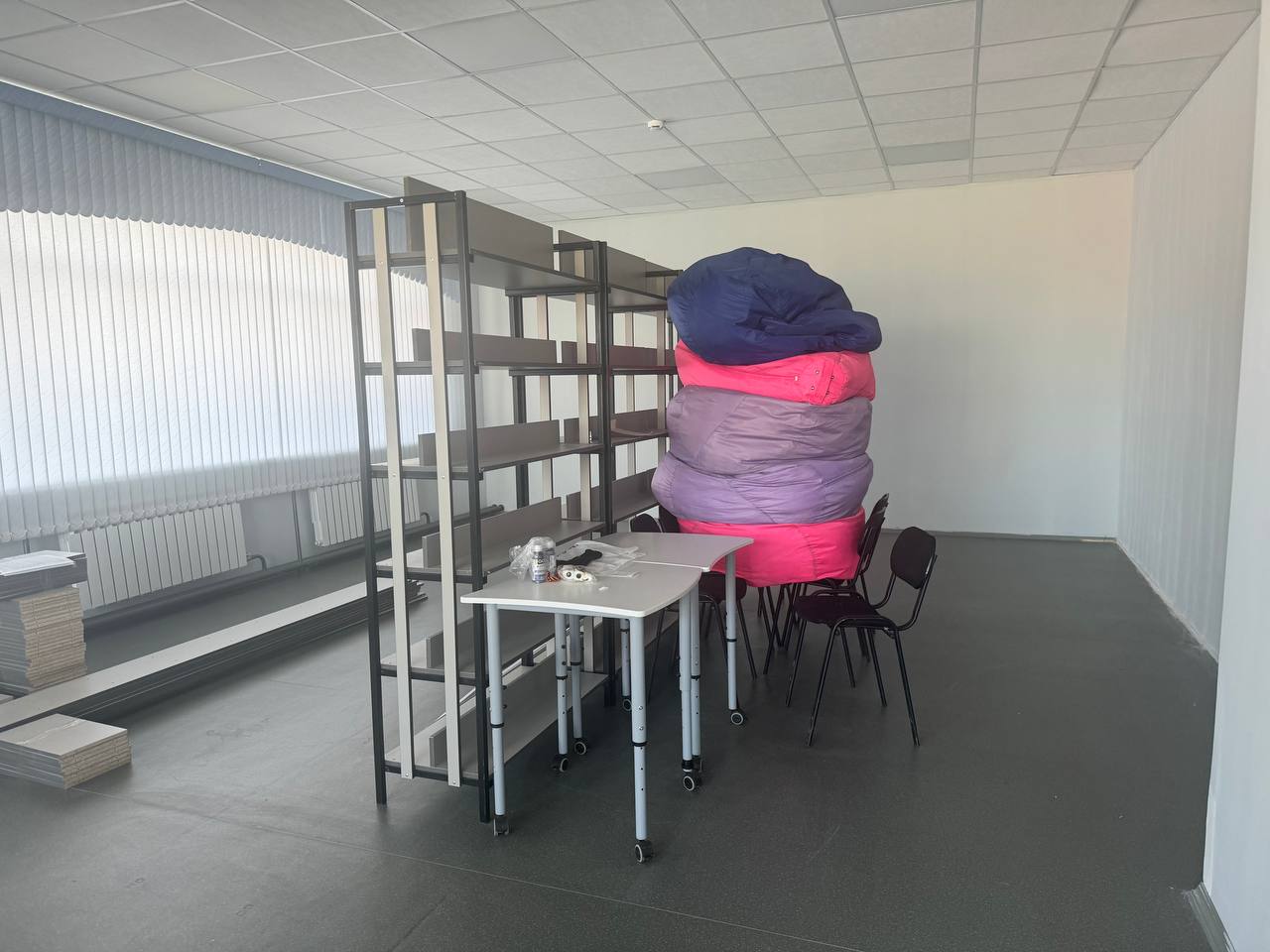 Вместе с депутатом Законодательного Собрания Забайкальского края Петром Мункуевым проверили ремонт библиотеки в Кыре Вместе с депутатом Законодательного Собрания Забайкальского края Петром Мункуевым проверили ремонт библиотеки в Кыре