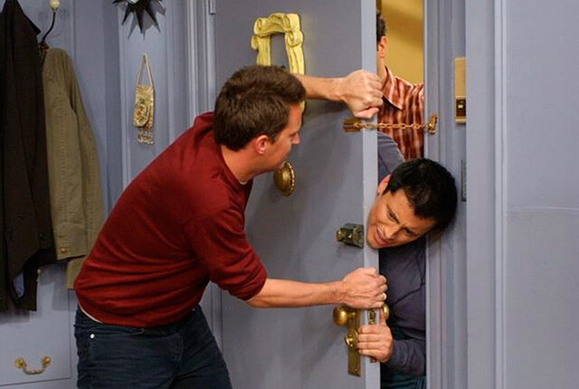 Кто имеет право войти в вашу квартиру без разрешения?