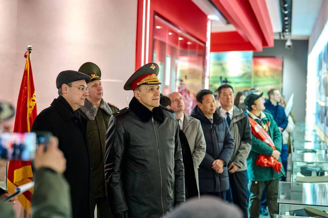 25 февраля на мемориале советским и монгольским воинам в уезде Чжанбэй городского округа Чжанцзякоу провинции Хэбэй состоялась церемония возложения цветов, посвященная Дню защитника Отечества 25 февраля на мемориале советским и монгольским воинам в уезде Чжанбэй городского округа Чжанцзякоу провинции Хэбэй состоялась церемония возложения цветов, посвященная Дню защитника Отечества