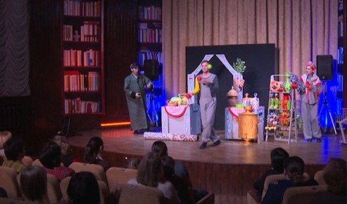 Предпремьерный показ спектакля «Муха-Цокотуха» состоялся в Чите