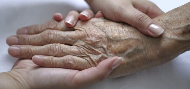 Как смягчить разногласия между поколениями: советы по улучшению взаимопонимания