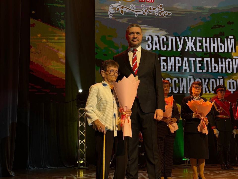 ВЫСОКАЯ НАГРАДА — ЗАСЛУЖЕННОМУ РАБОТНИКУ ИЗБИРАТЕЛЬНОЙ СИСТЕМЫ!