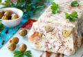 Куриный зельц с оливками