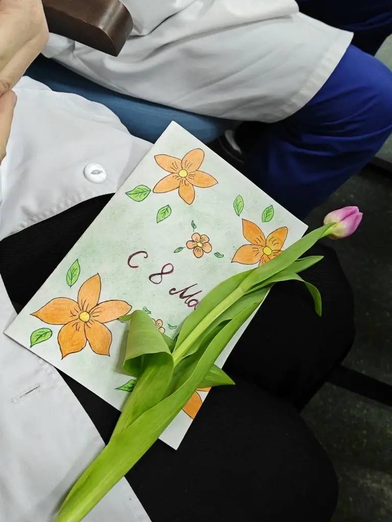 Молодёжка Народного фронта в преддверии Международного женского дня поздравила женщин-медиков Городской больницы №1 Молодёжка Народного фронта в преддверии Международного женского дня поздравила женщин-медиков Городской больницы №1