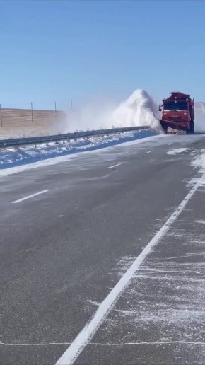 Региональные автодороги очищают от снега в Забайкалье