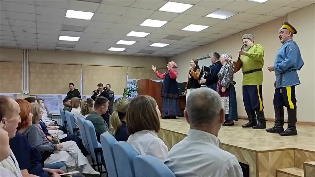 Молодёжка Народного фронта в преддверии Международного женского дня поздравила женщин-медиков Городской больницы №1