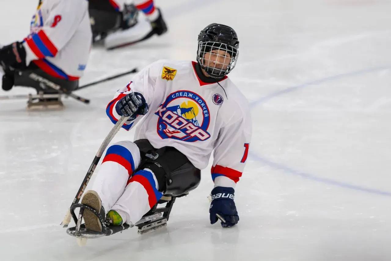 Спортсмены из Забайкалья борются за победу в турнире по следж-хоккею Спортсмены из Забайкалья борются за победу в турнире по следж-хоккею