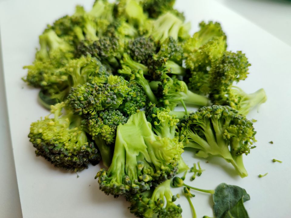 Сытный омлет с брокколи: вкусный завтрак в духовке