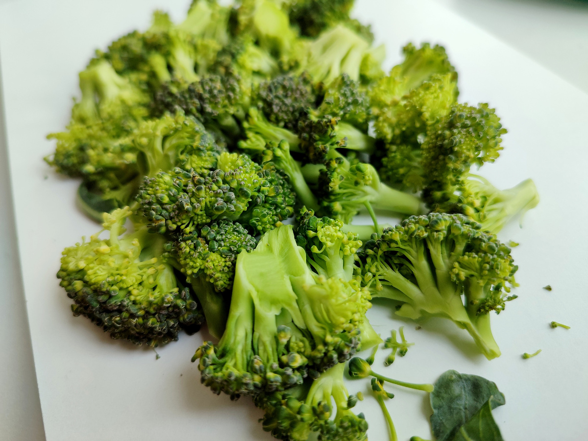 Сытный омлет с брокколи: вкусный завтрак в духовке