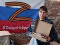 Пристав с дочкой изготавливают гуманитарку для бойцов СВО