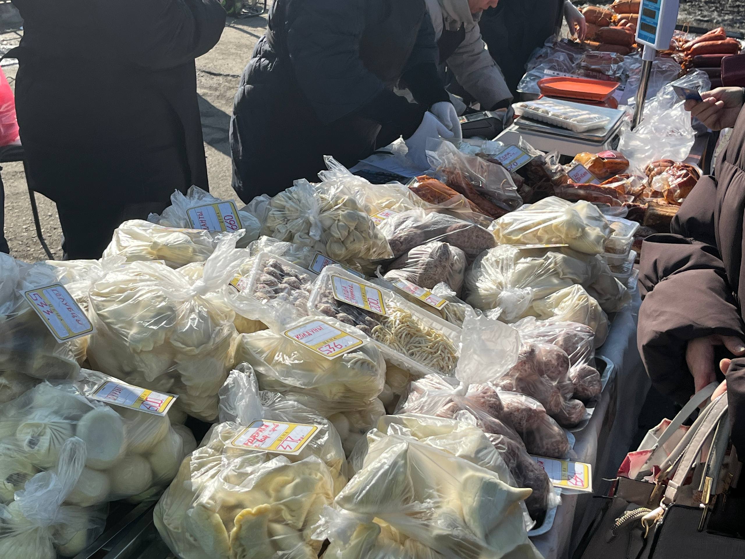 Универсальная ярмарка выходного дня проходит сегодня, 21 марта, на площади Революции Универсальная ярмарка выходного дня проходит сегодня, 21 марта, на площади Революции