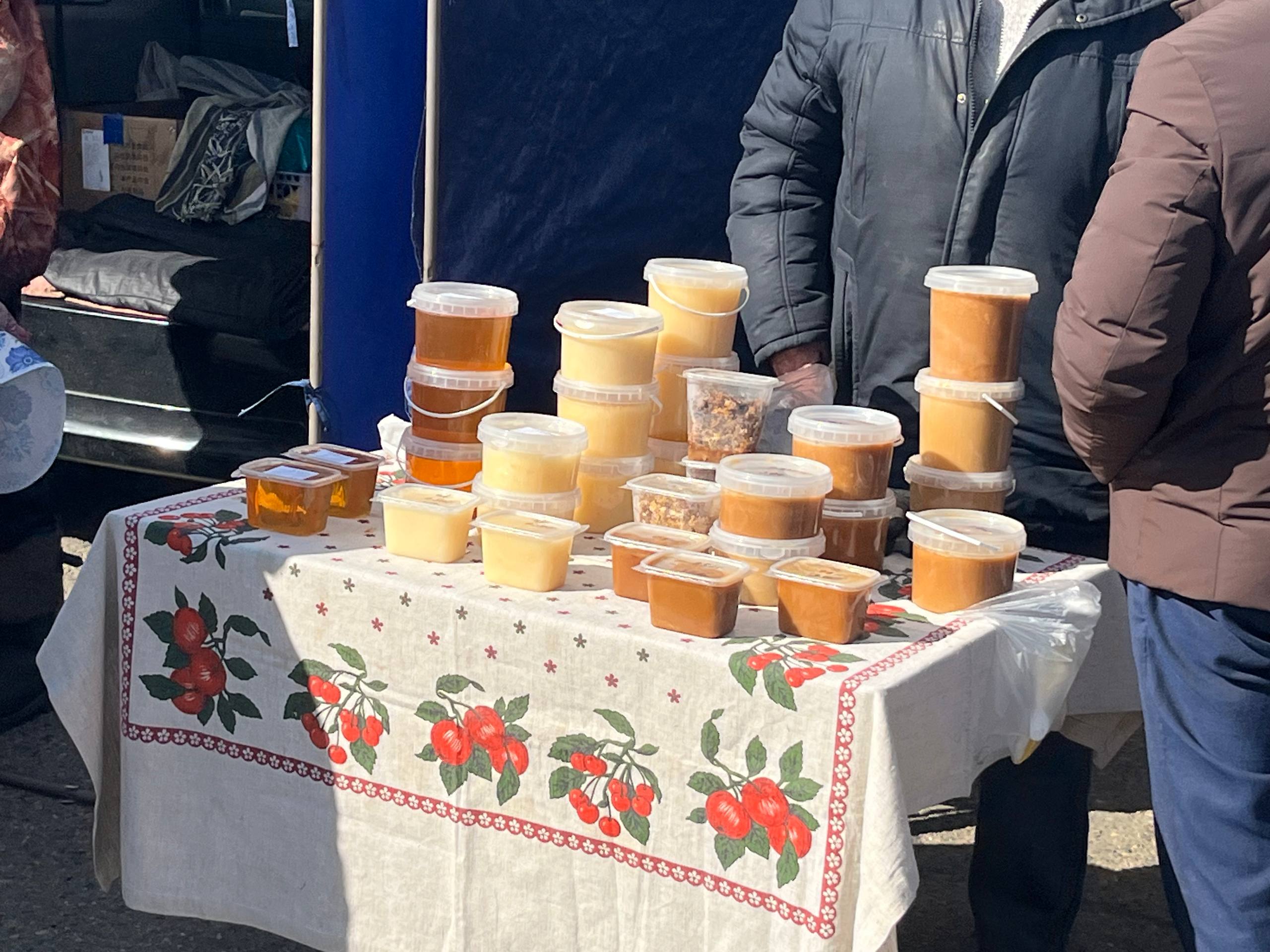 Универсальная ярмарка выходного дня проходит сегодня, 21 марта, на площади Революции Универсальная ярмарка выходного дня проходит сегодня, 21 марта, на площади Революции