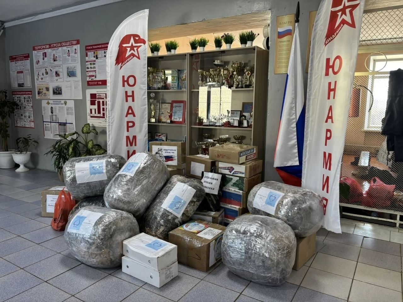 Спички длительного горения, нашлемники и подушки для бойцов СВО сделали юнармейцы Петровск-Забайкальского округа Спички длительного горения, нашлемники и подушки для бойцов СВО сделали юнармейцы Петровск-Забайкальского округа