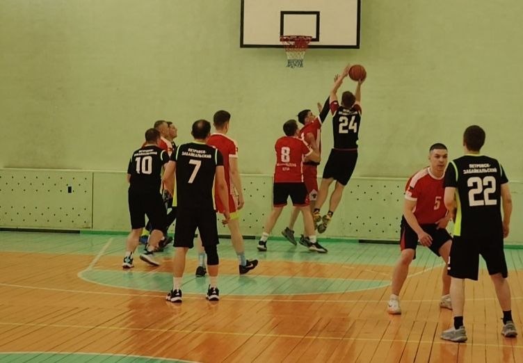 В Чите сотрудники полиции сразились в турнире по баскетболу В Чите сотрудники полиции сразились в турнире по баскетболу