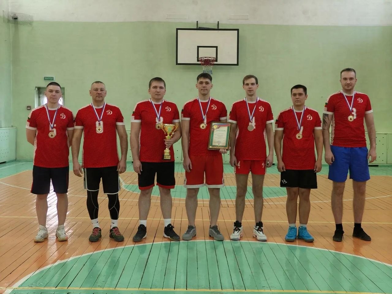 В Чите сотрудники полиции сразились в турнире по баскетболу В Чите сотрудники полиции сразились в турнире по баскетболу