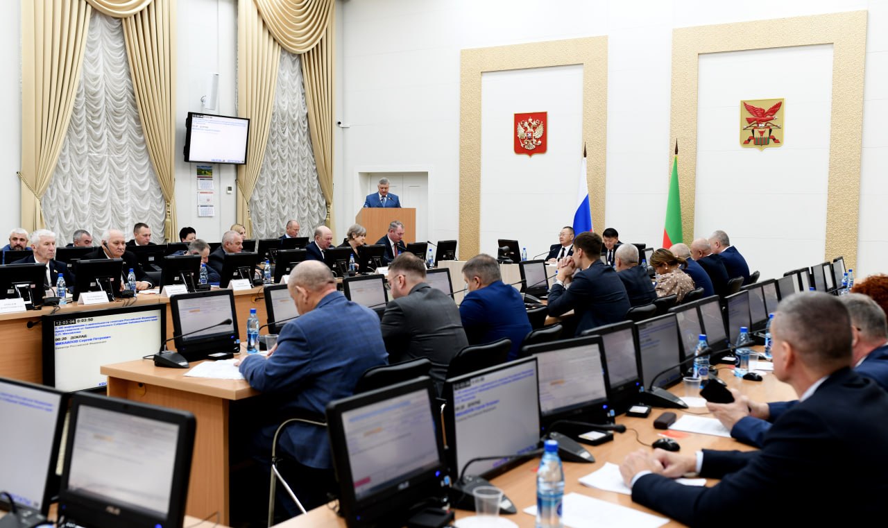 В парламенте края вновь обсудили судьбу заброшенных военных домов