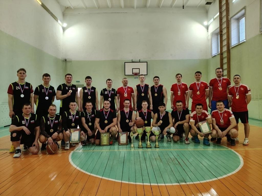 В Чите сотрудники полиции сразились в турнире по баскетболу