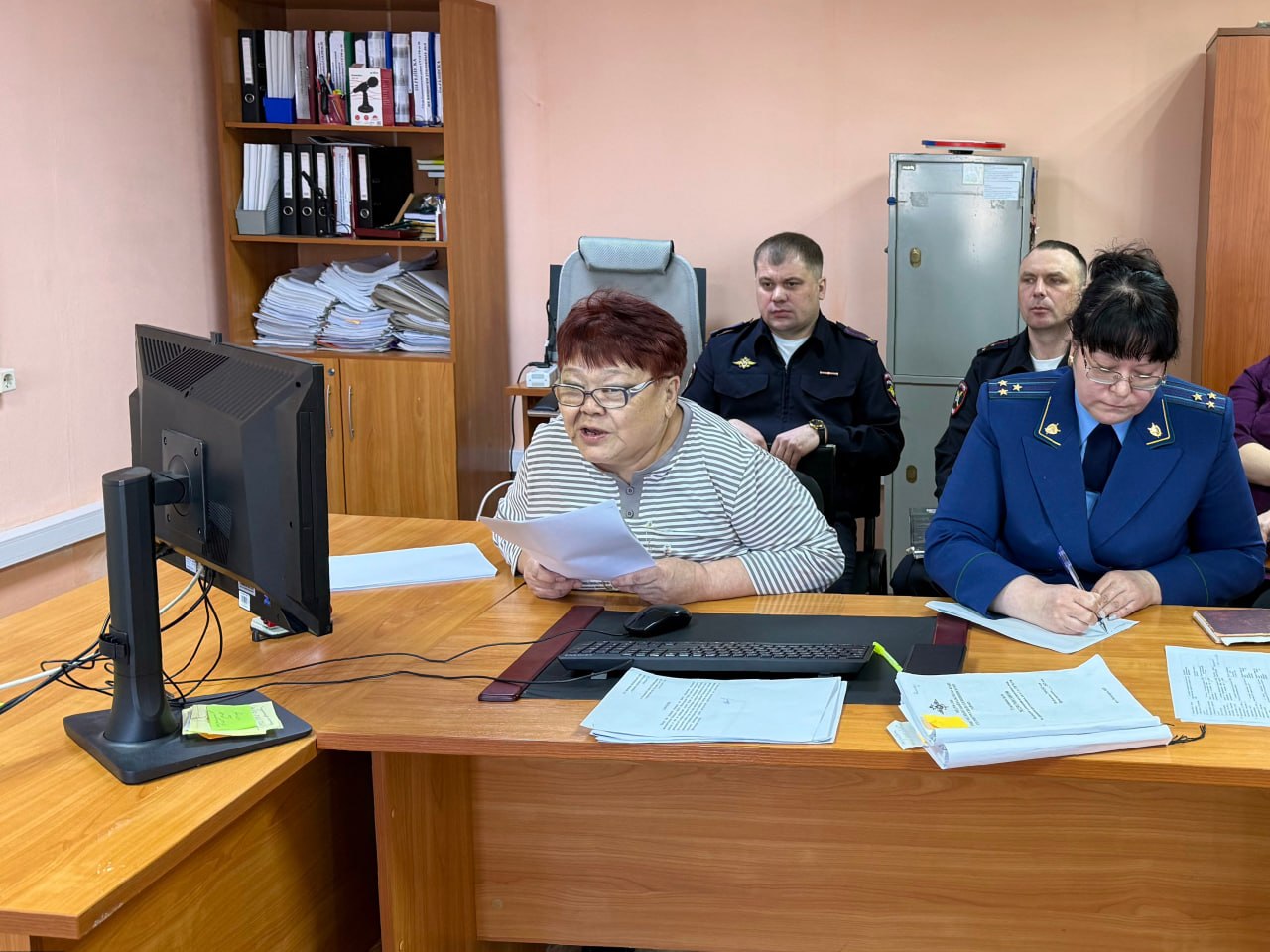 Исполняющий обязанности прокурора Забайкальского края Станислав Немцов в режиме видеоконфенцсвязи провел личный прием граждан, проживающих в Балейском, Оловяннинском и Петровск-Забайкальском районах Исполняющий обязанности прокурора Забайкальского края Станислав Немцов в режиме видеоконфенцсвязи провел личный прием граждан, проживающих в Балейском, Оловяннинском и Петровск-Забайкальском районах