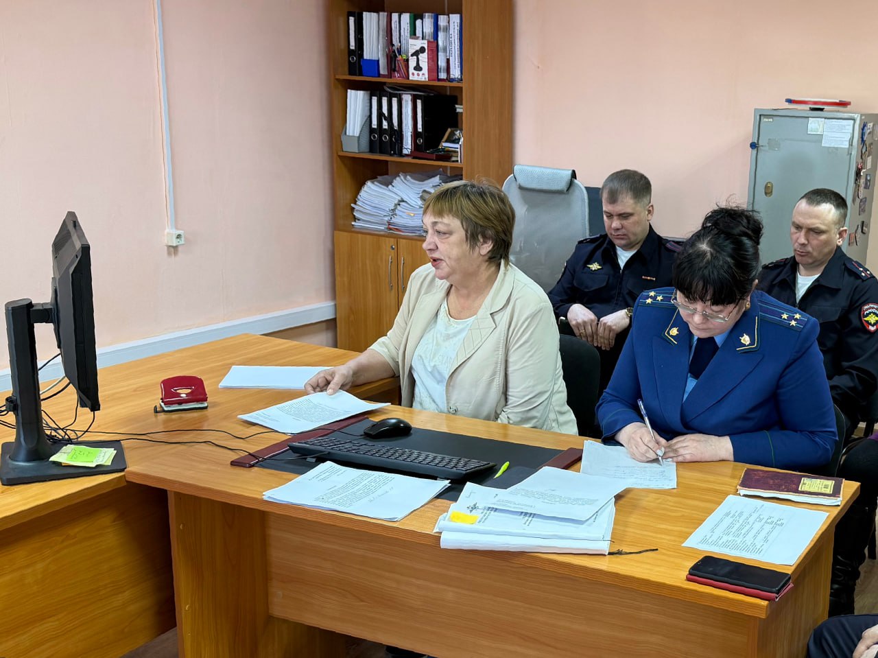 Исполняющий обязанности прокурора Забайкальского края Станислав Немцов в режиме видеоконфенцсвязи провел личный прием граждан, проживающих в Балейском, Оловяннинском и Петровск-Забайкальском районах Исполняющий обязанности прокурора Забайкальского края Станислав Немцов в режиме видеоконфенцсвязи провел личный прием граждан, проживающих в Балейском, Оловяннинском и Петровск-Забайкальском районах