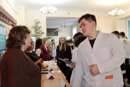 Ярмарку вакансий провели для 400 студентов и ординаторов Читинской медакадемии