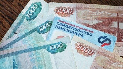 Женская пенсия в России на 221 рубль выше мужской: что стоит за этой разницей?