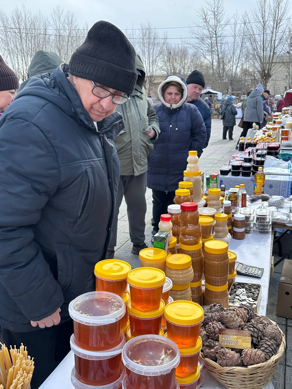 Итоги ярмарки. Весенний ветер не смог помешать участникам ярмарки выходного дня, прошедшей вчера на площади Труда в Черновском районе Итоги ярмарки. Весенний ветер не смог помешать участникам ярмарки выходного дня, прошедшей вчера на площади Труда в Черновском районе