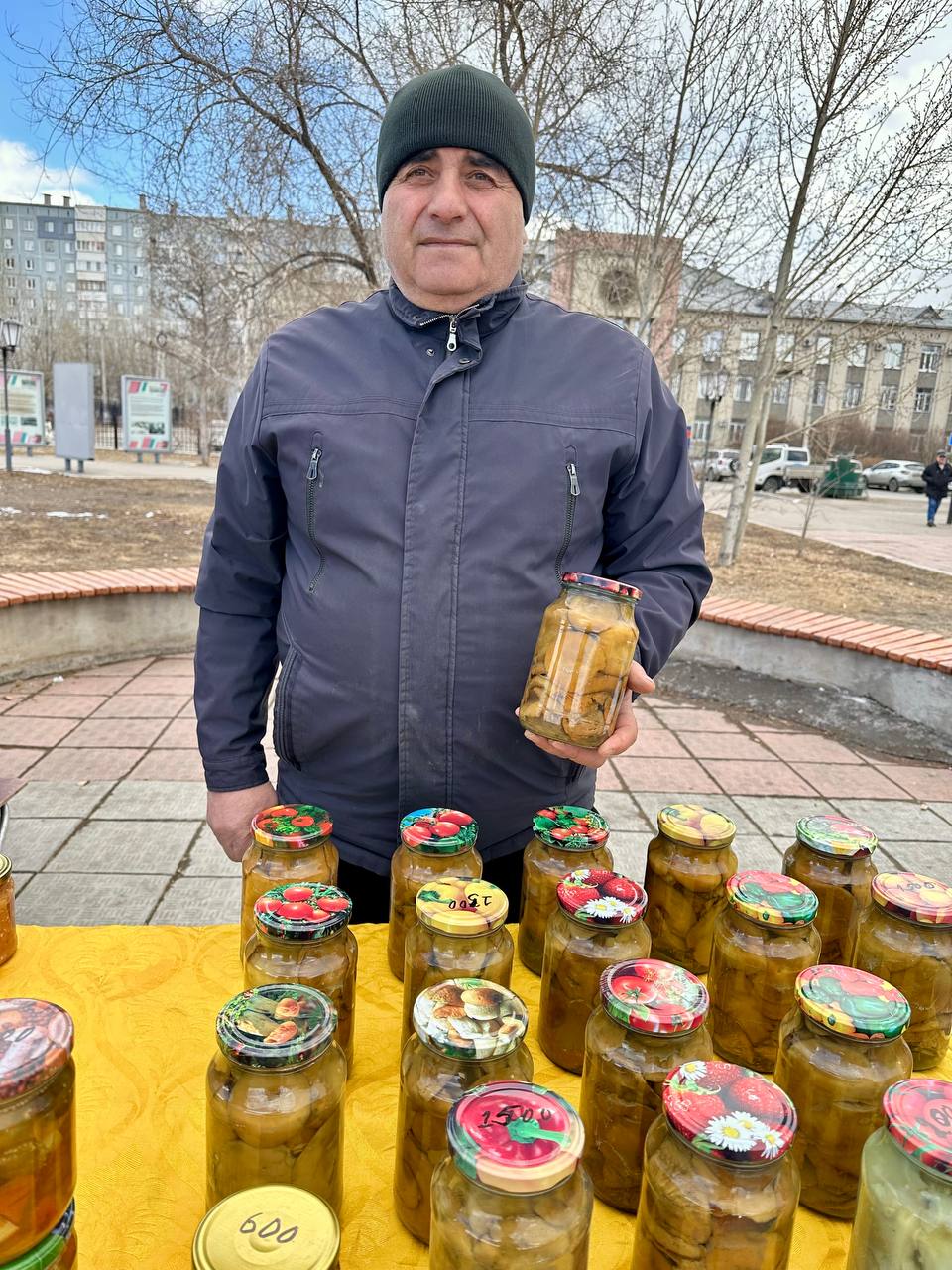 Итоги ярмарки. Весенний ветер не смог помешать участникам ярмарки выходного дня, прошедшей вчера на площади Труда в Черновском районе Итоги ярмарки. Весенний ветер не смог помешать участникам ярмарки выходного дня, прошедшей вчера на площади Труда в Черновском районе