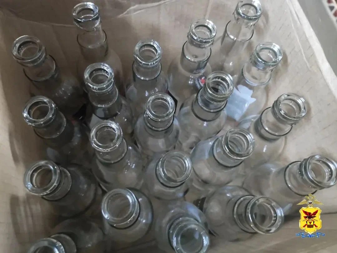Подпольный цех по розливу фальшивого спиртного выявили в Забайкалье: изъято более двух тонн