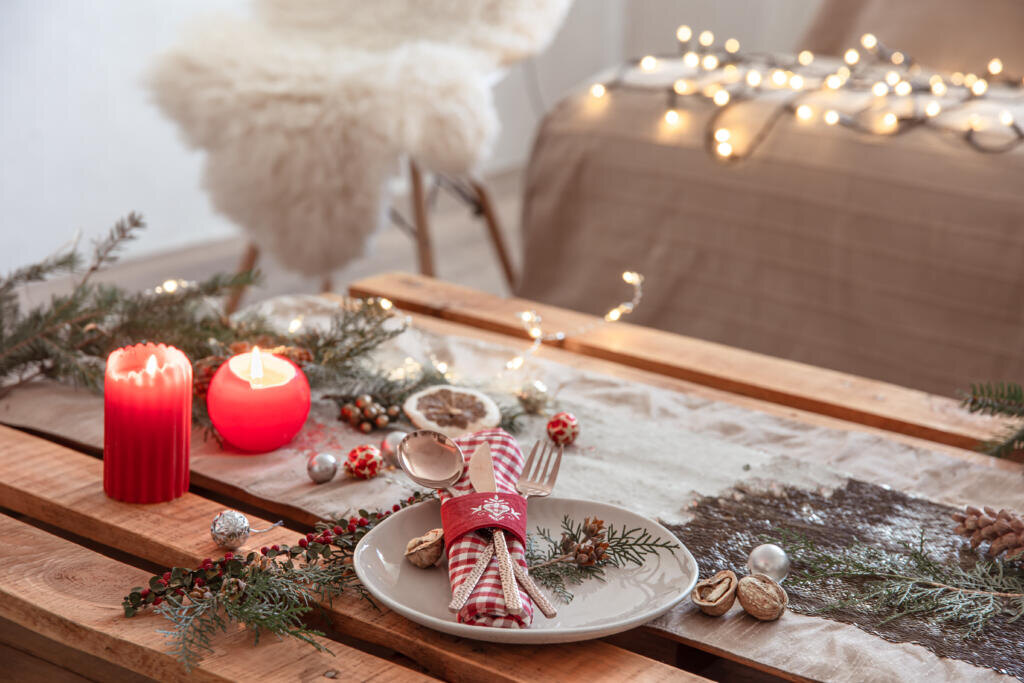Как создать шикарный новогодний стол без лишних трат