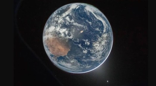 NASA опубликовала первый за 54 года снимок Земли с пилотируемой миссии на пути к Луне